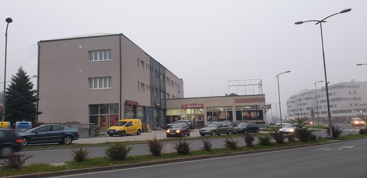 Trosoban Stan U Zenici Διαμέρισμα Ζένιτσα Εξωτερικό φωτογραφία