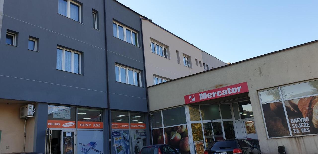 Trosoban Stan U Zenici Διαμέρισμα Ζένιτσα Εξωτερικό φωτογραφία